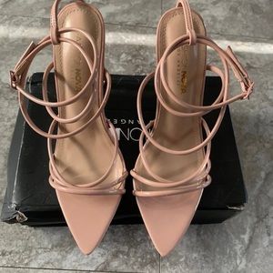 Nude fashion nova heels. It’s in good condition has a few scratches.